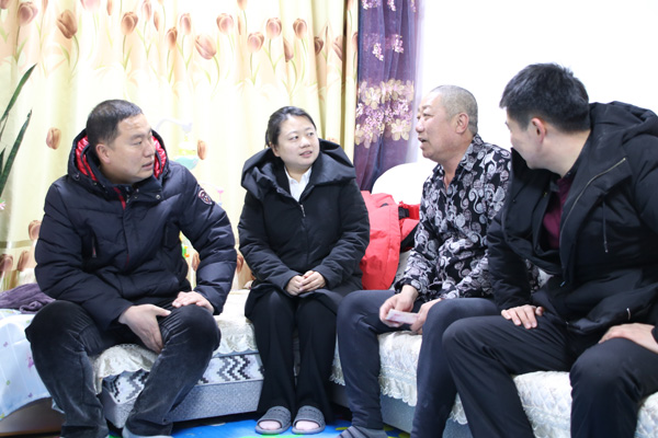 基層支部送溫暖 黨的關(guān)懷暖人心——長(zhǎng)白山北景區(qū)黨支部慰問(wèn)困難黨員